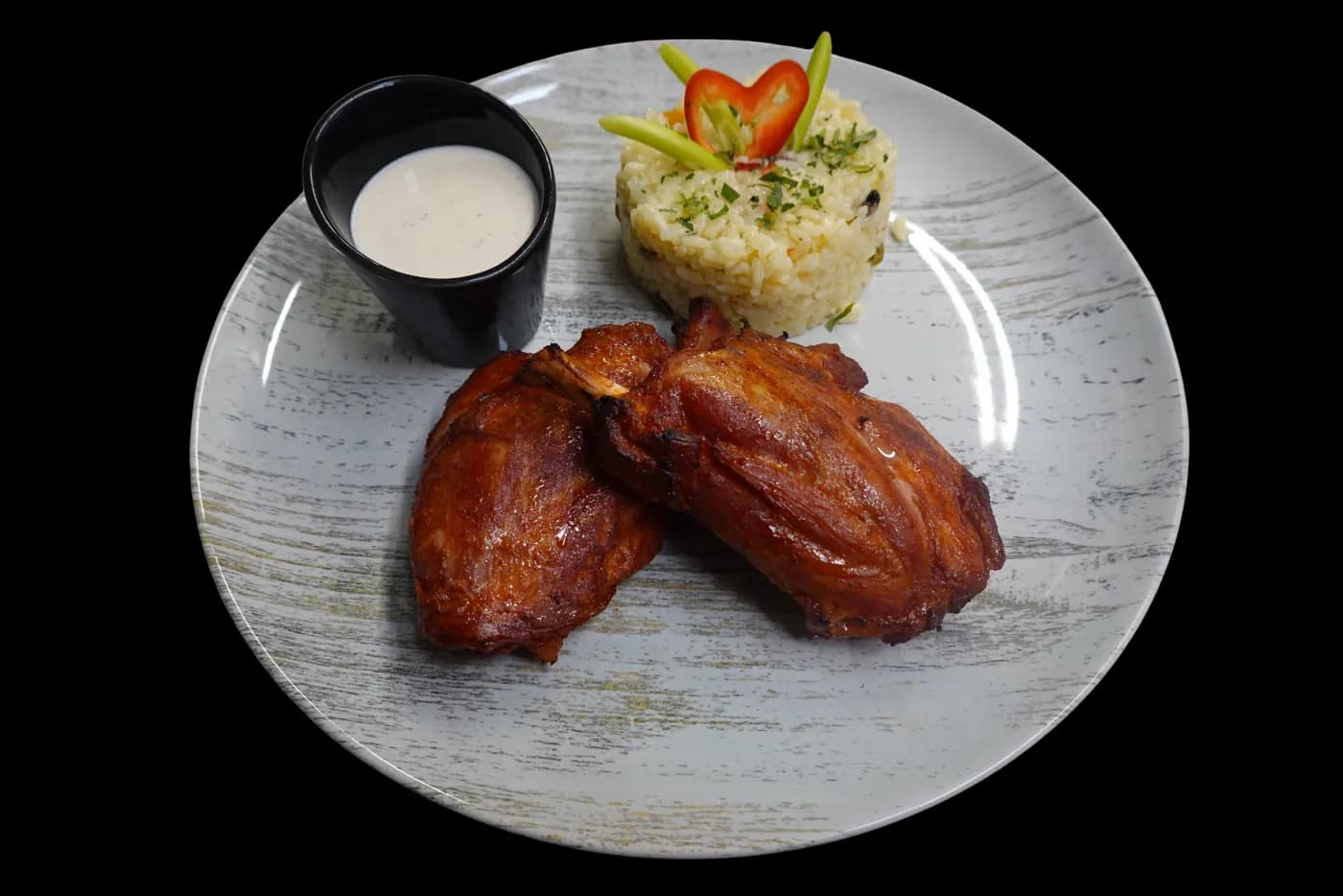 Aripioare de porc gatite lent la sous-vide cu sos de hrean